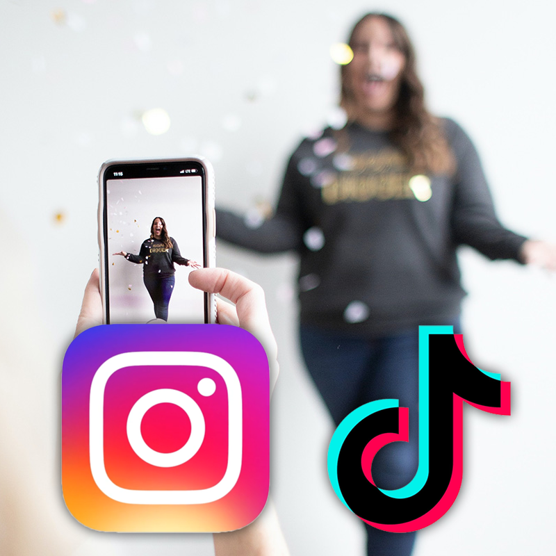 Quelqu\'un prend une photo et logo Instagram et TikTok