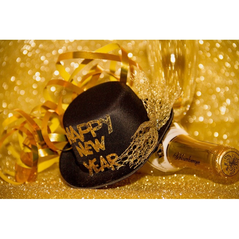 Chapeau et bouteille de champagne pour célébrer la nouvelle année