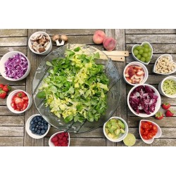 plats vegans, légumes et  fruits frais