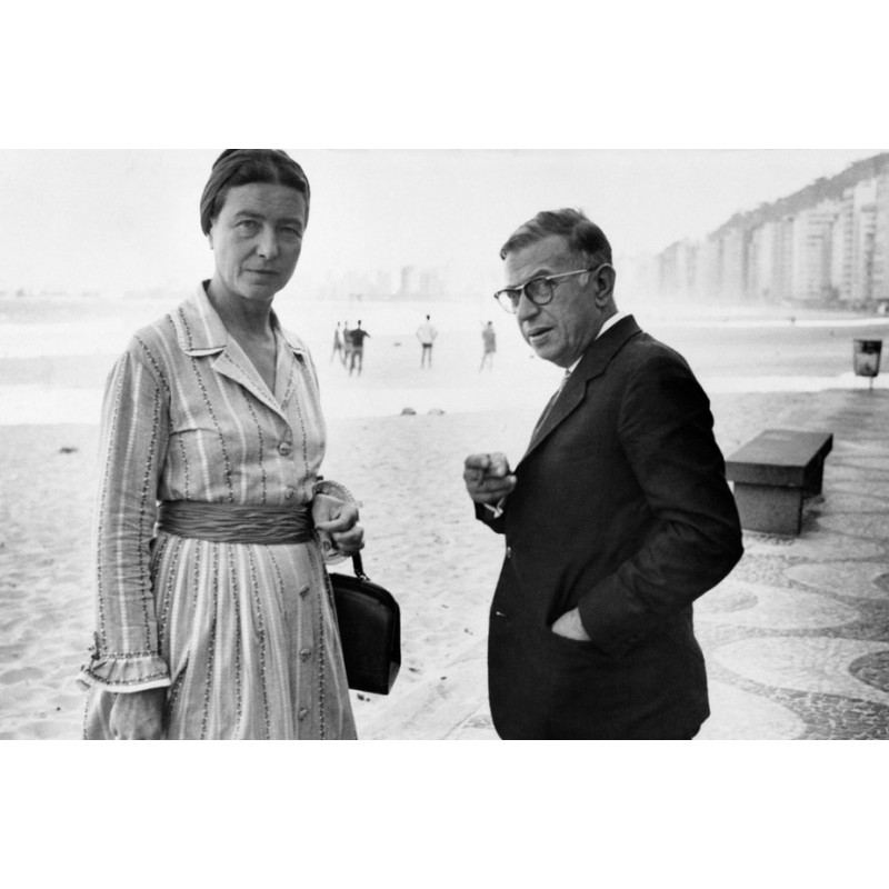 PHOTO ARCHIVES AGENCE FRANCE-PRESSE  Simone de Beauvoir et Jean-Paul Sartre sur la plage de Copacabana, à Rio de Janeiro, 1960