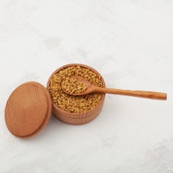 Graines de fenugrec dans un bol en bois