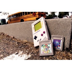 Game Boy avec deux cartouches de jeux