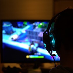 casque gamer fortnite PC écran jeu