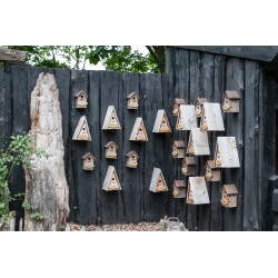 Installez des nichoirs à oiseaux en bois dans votre jardin