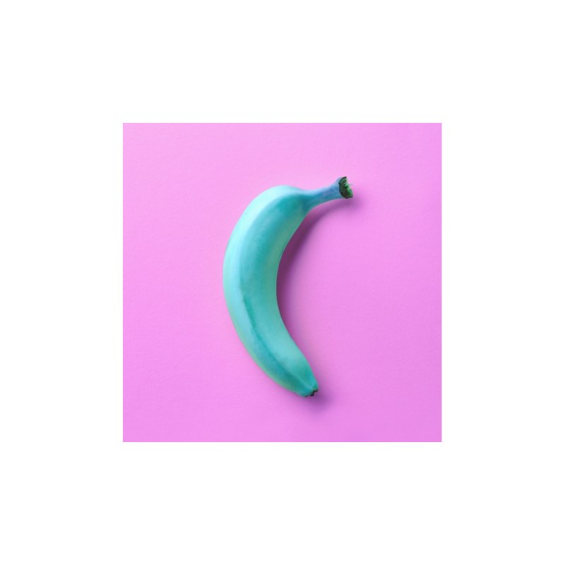 Banane bleue sur fond rose