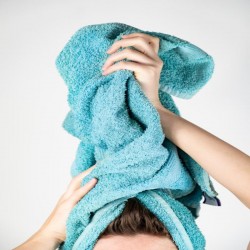 Image d\'une chevelure enroulée dans une serviette