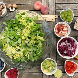 Que mettre dans une salade verte composée ?